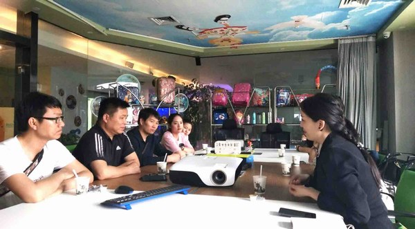 2018-5-24 世界杯官网师生应邀赴郑州约克动漫公司参观学习.jpg