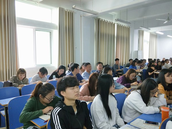 陈登报深入世界杯官网听课.jpg 陈登报深入世界杯官网听课.jpg